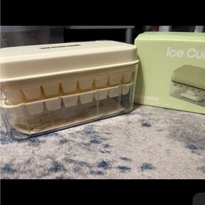 Ice Cube Tray with Storage Lid - Cream and Clear